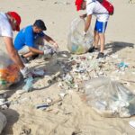 raccolta rifiuti in spiaggia