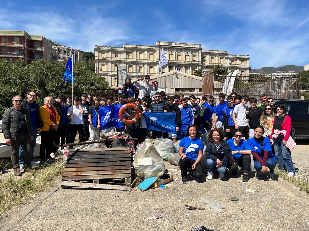 gruppo volontari e studenti