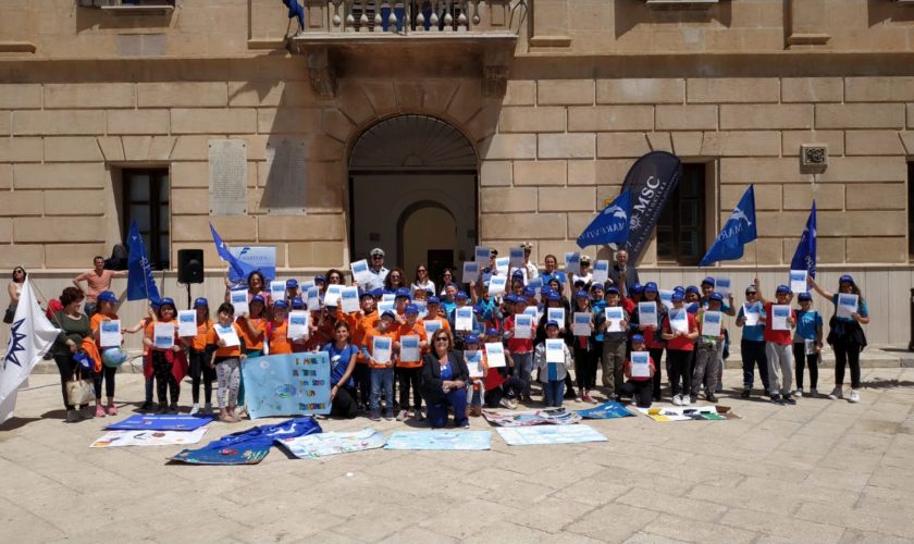 FOTO DI GRUPPO EGADI CONSEGNA