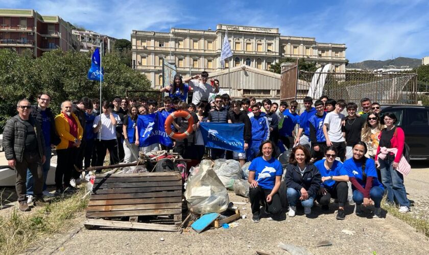 gruppo volontari e studenti