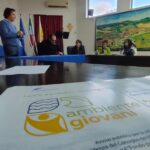 riunione e cartello progetto