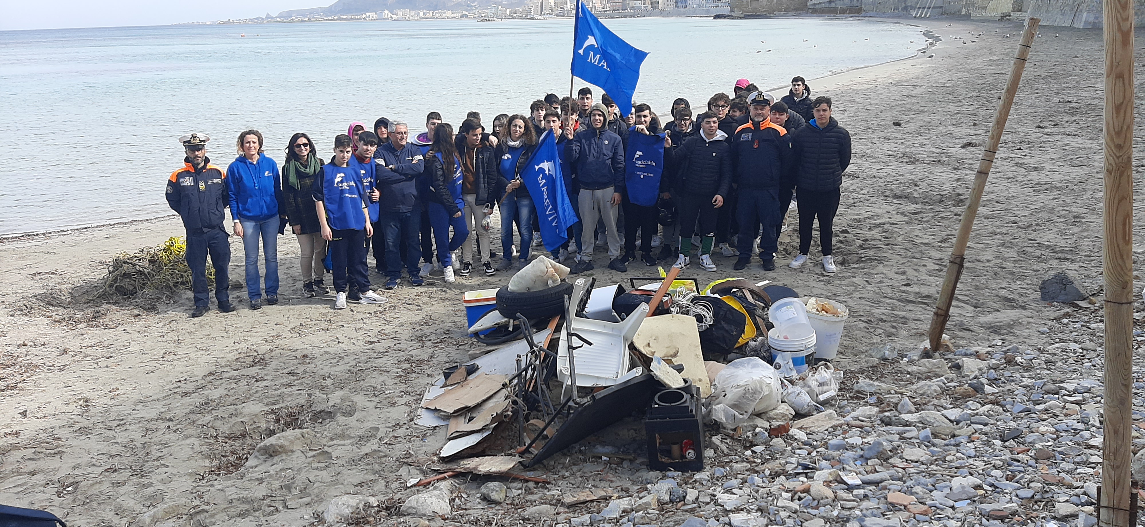 foto di gruppo pulizia tp