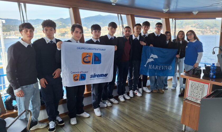 Studenti a bordo traghetto